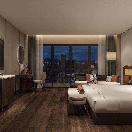 Le Premier Hotel & Rooftop Bar ハノイ市 エクステリア 写真