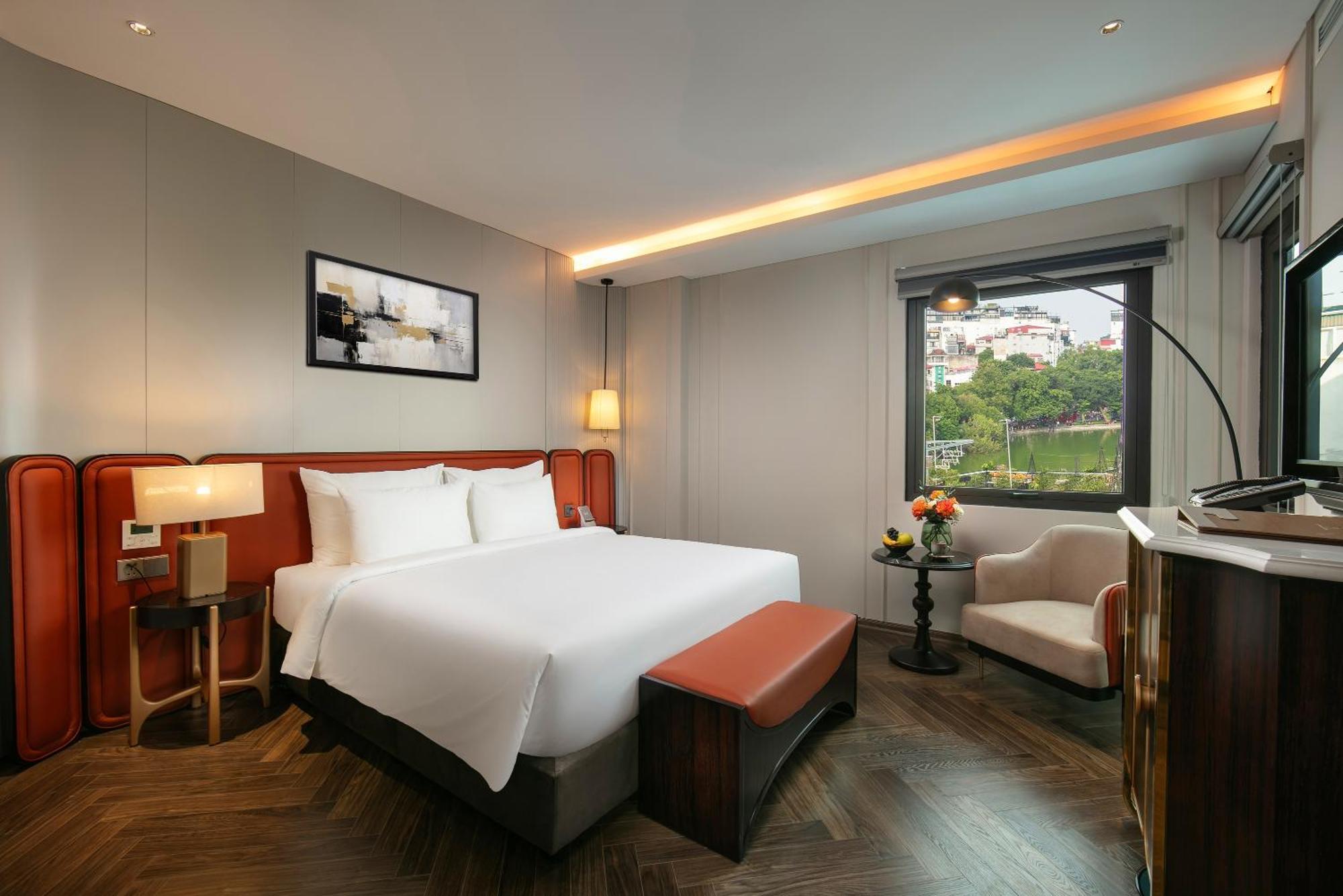 Le Premier Hotel & Rooftop Bar ハノイ市 エクステリア 写真