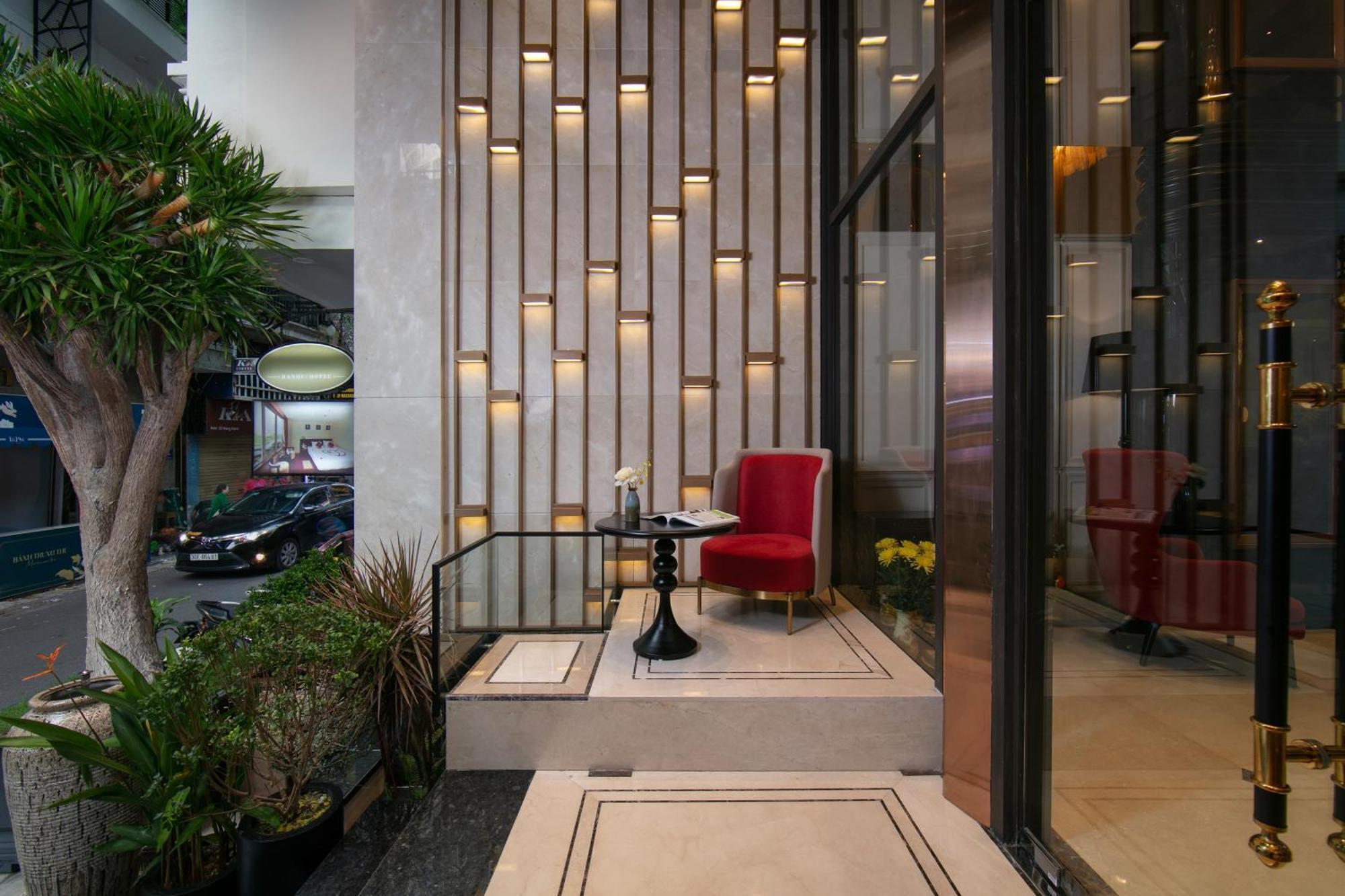 Le Premier Hotel & Rooftop Bar ハノイ市 エクステリア 写真