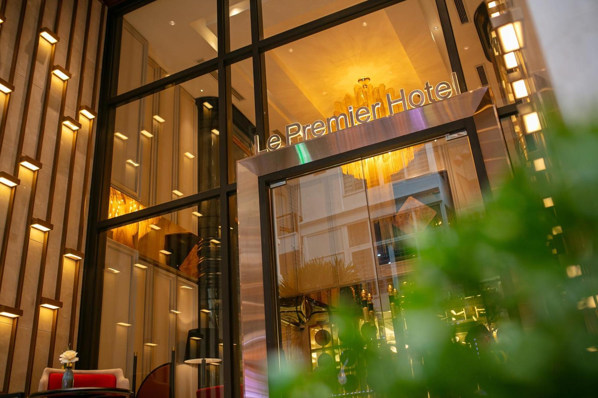 Le Premier Hotel & Rooftop Bar ハノイ市 エクステリア 写真