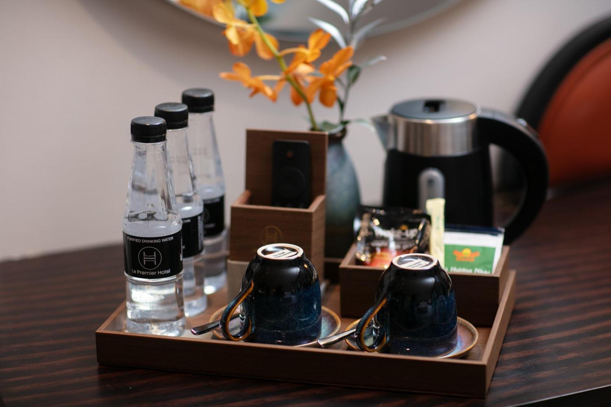 Le Premier Hotel & Rooftop Bar ハノイ市 エクステリア 写真