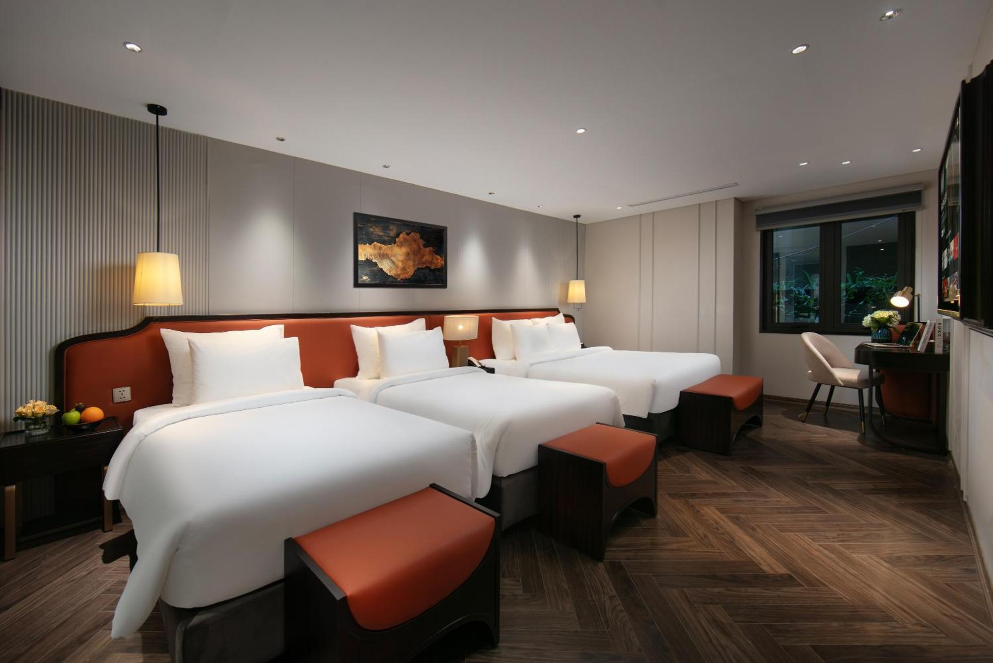 Le Premier Hotel & Rooftop Bar ハノイ市 エクステリア 写真