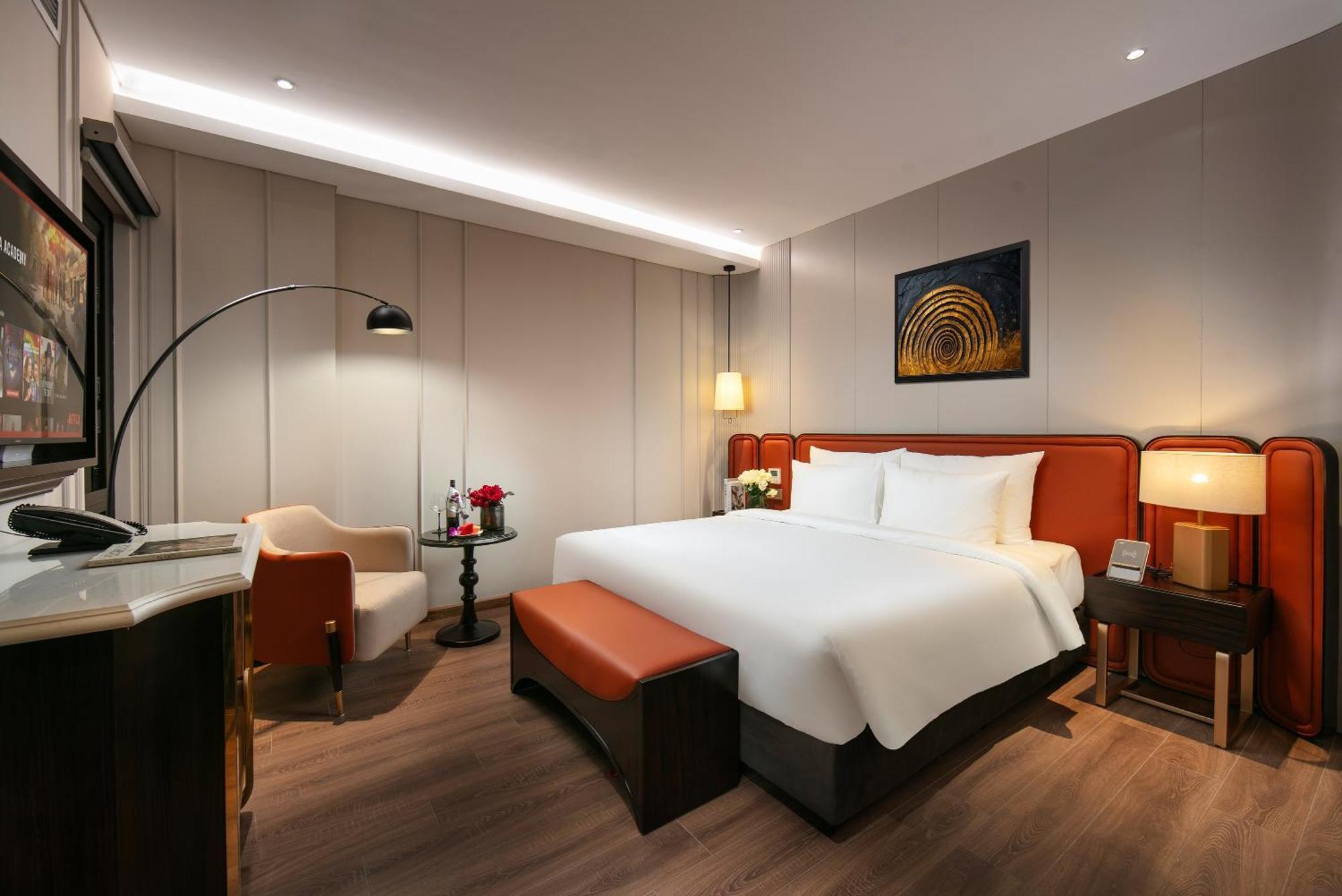 Le Premier Hotel & Rooftop Bar ハノイ市 エクステリア 写真