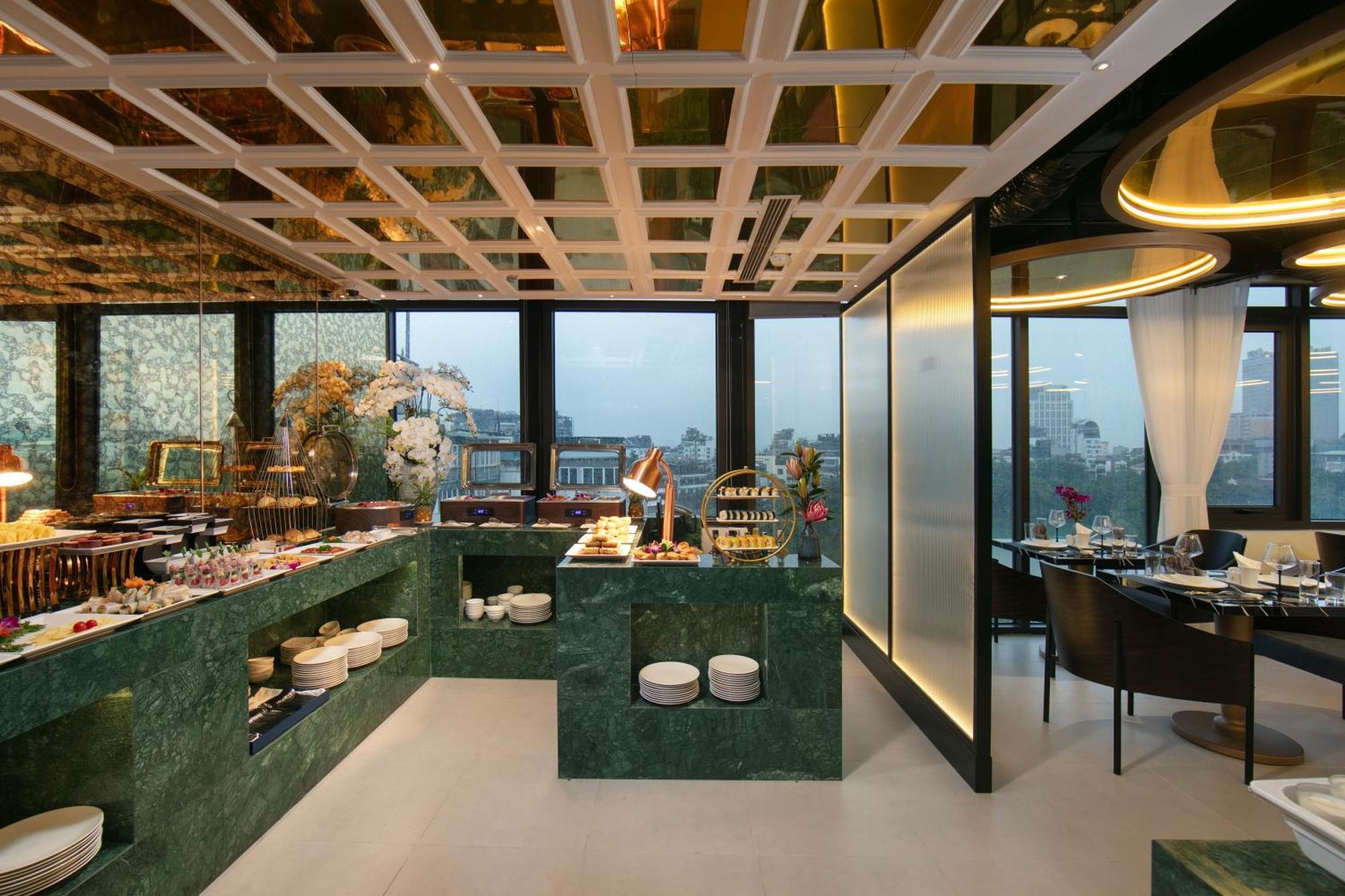 Le Premier Hotel & Rooftop Bar ハノイ市 エクステリア 写真