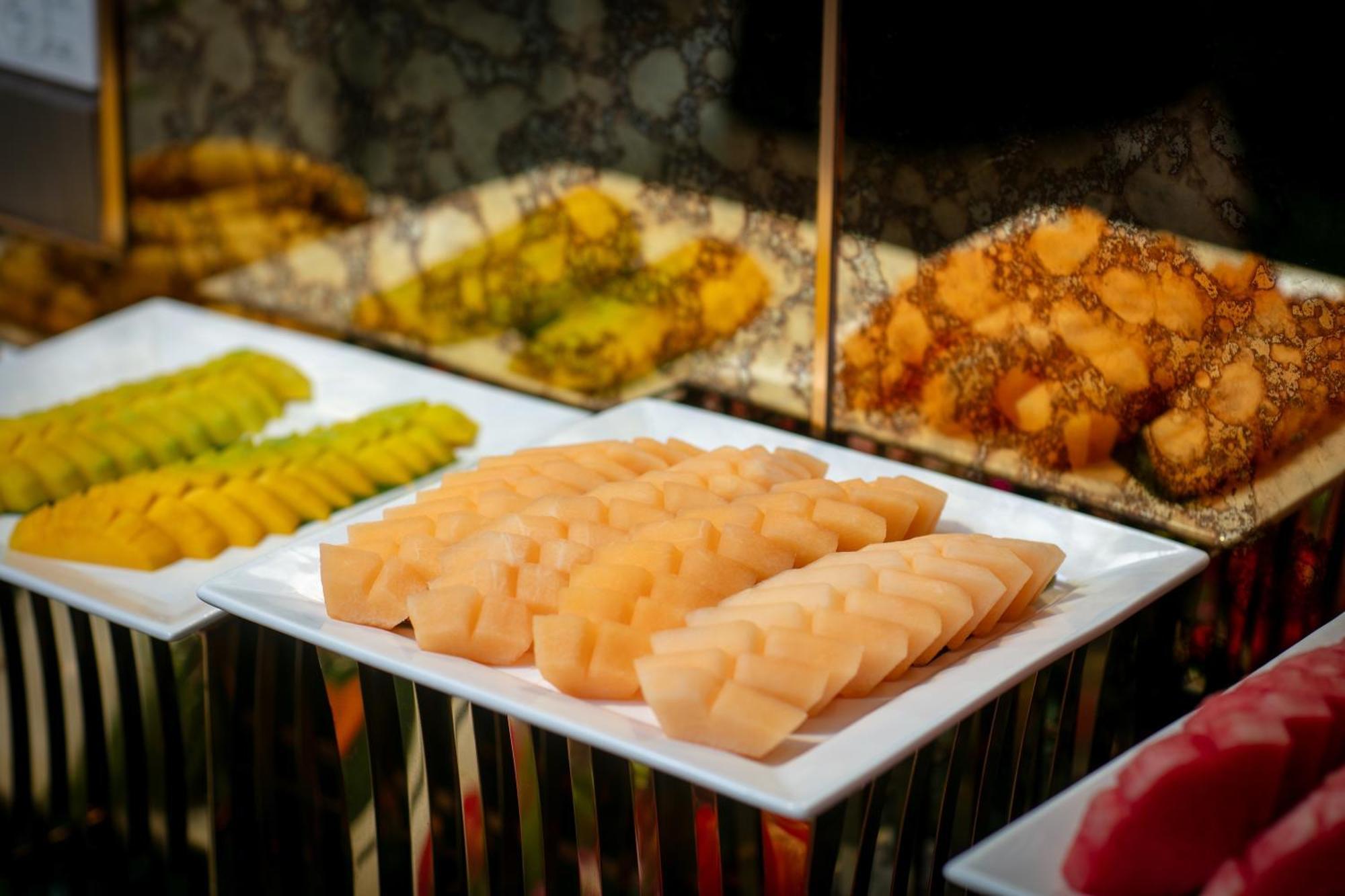 Le Premier Hotel & Rooftop Bar ハノイ市 エクステリア 写真