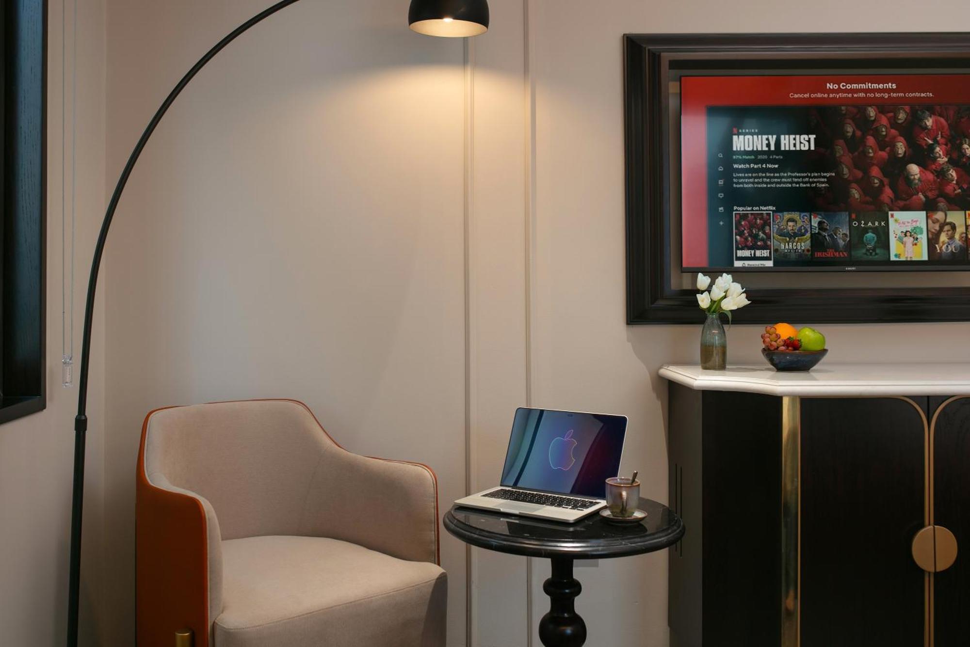 Le Premier Hotel & Rooftop Bar ハノイ市 エクステリア 写真