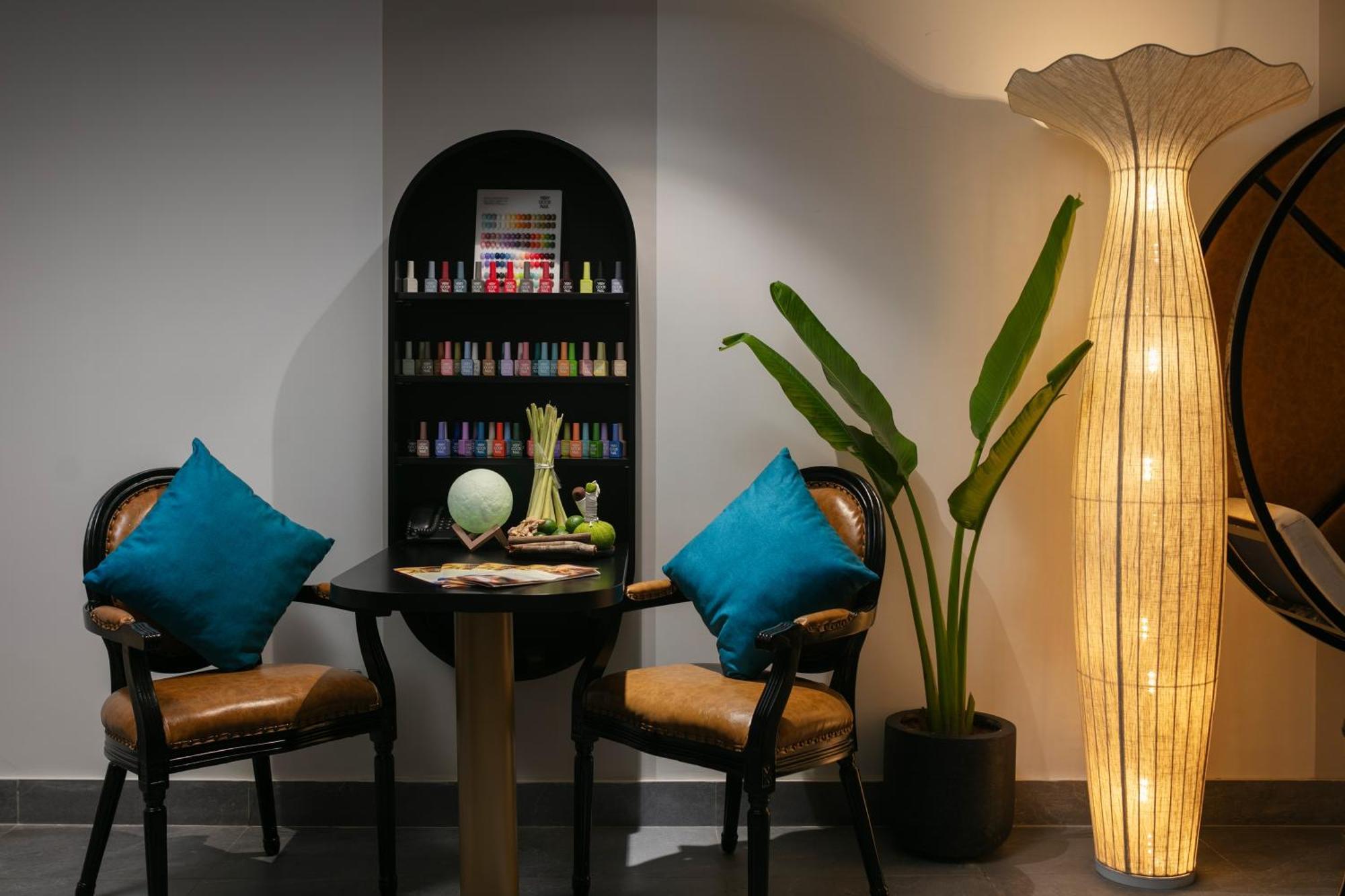 Le Premier Hotel & Rooftop Bar ハノイ市 エクステリア 写真