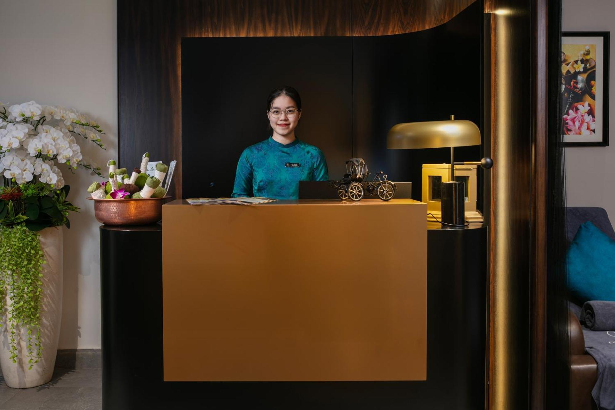 Le Premier Hotel & Rooftop Bar ハノイ市 エクステリア 写真