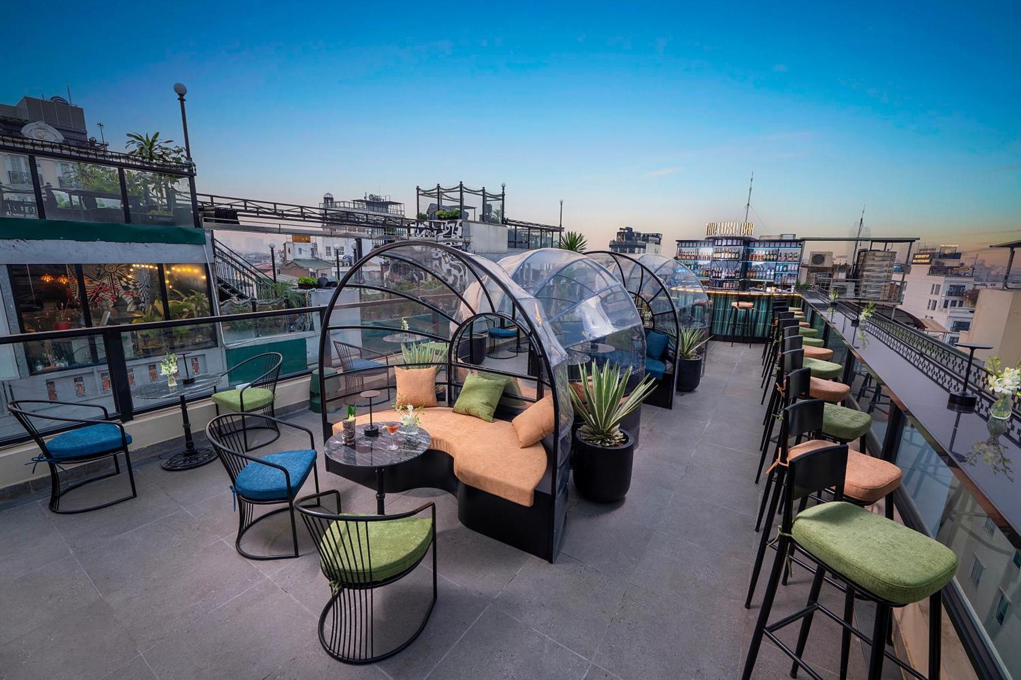 Le Premier Hotel & Rooftop Bar ハノイ市 エクステリア 写真